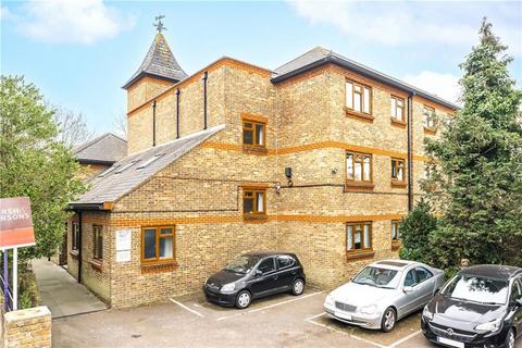 1 bed property, in Clarence Lane, £160,000