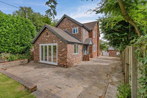 3 bed property, in Tentree House, £500,000
