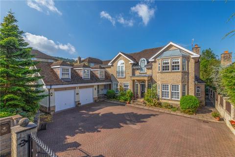 5 bed property, in Victoria Avenue, £1,395,000