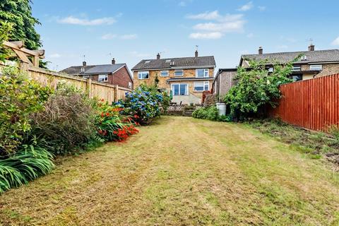 3 bed property, in Knoll Wood Park, £365,000