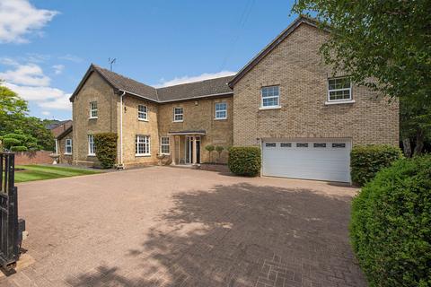 5 bed property, in Station Road, £775,000