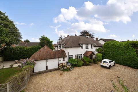 5 bed property, in The Avenue, £925,000