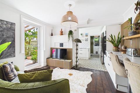 2 bed property, in Station Road, £265,000