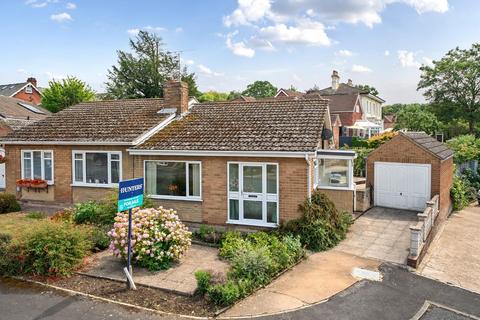 2 bed property, in Beech Close, £255,000