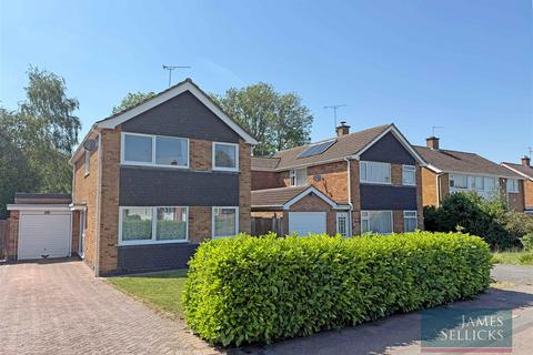 3 bed property, in Stonehill Drive, £415,000