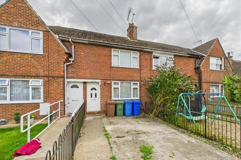 2 bed property, in Eastfield Road, £132,000