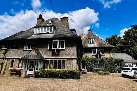 2 bed property, in The Meads, £160,000