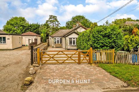 2 bed property, in Days Lane, £475,000