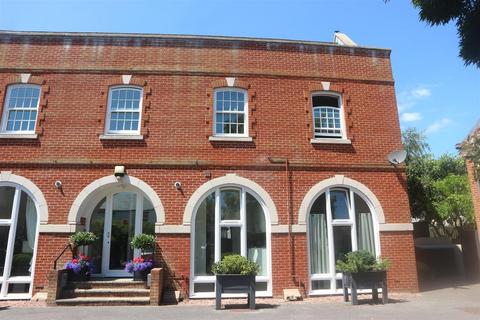 2 bed property, in Brydian Mews, £185,000