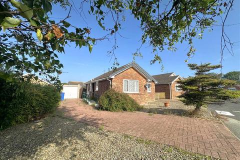 3 bed property, in Cedar Grove, £270,000