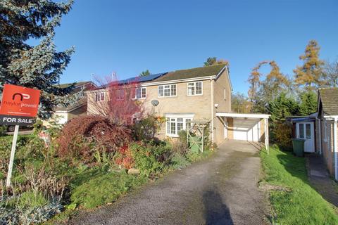 3 bed property, in Lakeside, £279,500