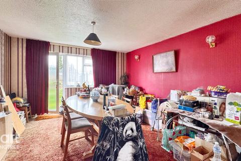 6 bed property, in Heath Road, £450,000