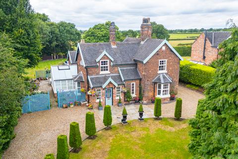 4 bed property, in Ivy Cottage, £830,000