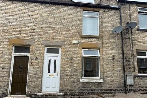 2 bed property, in Thames Street, £50,000