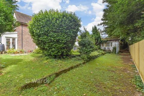 4 bed property, in Barfrestone, £425,000