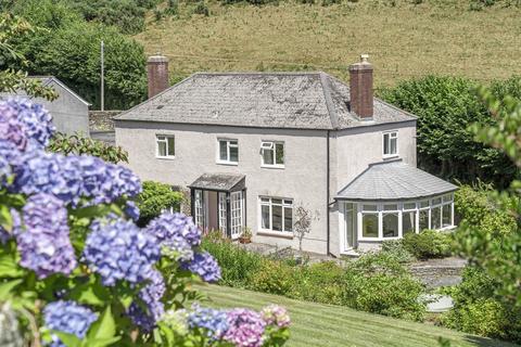 4 bed property, in Addlehole, £750,000