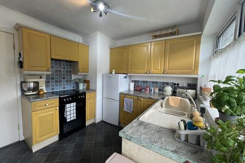 3 bed property, in Bro Dawel, £242,000