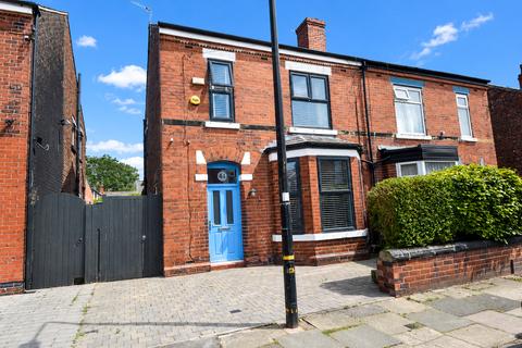 3 bed property, in Whitelake Avenue, £425,000