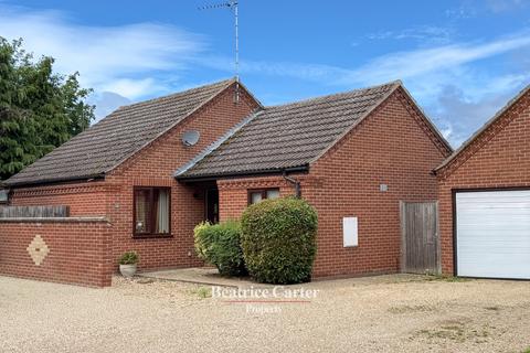 3 bed property, in Oak Drive, £280,000