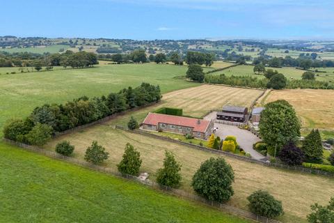 2 bed property, in Long Lane, £900,000
