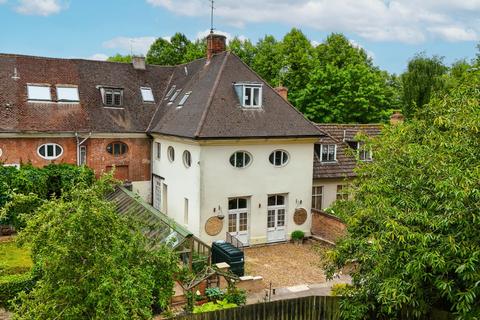 3 bed property, in Cheveley Park, £600,000