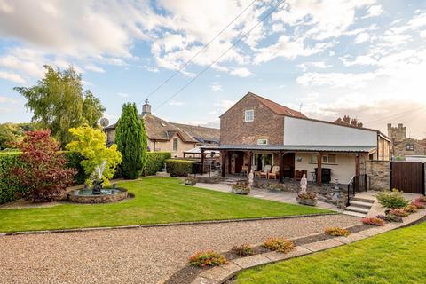 3 bed property, in Old Mill, £750,000