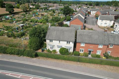 4 bed property, in The Fairways, £349,950