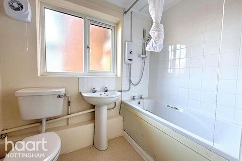 1 bed property, in Woodgate Court, £60,000