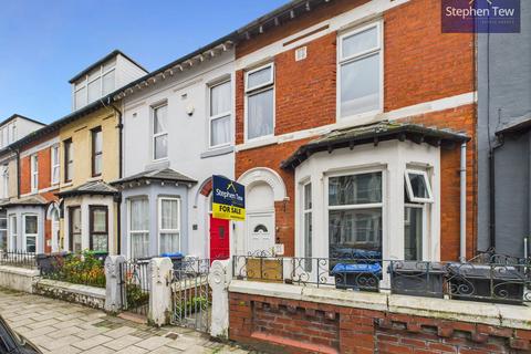 4 bed property, in Lowrey Terrace, £70,000
