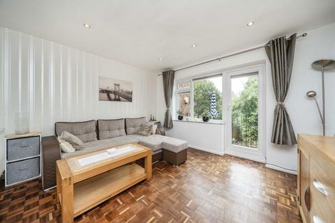 2 bed property, in Coniston Close, £525,000