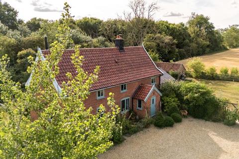 4 bed property, in Rishangles, £650,000