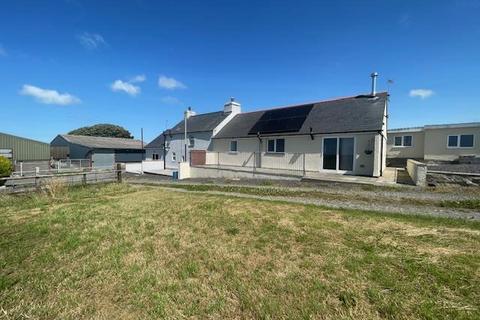 5 bed property, in Llanfechell, £595,000