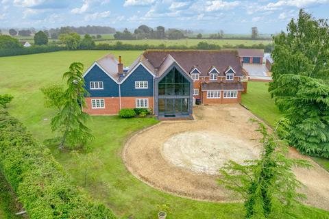 7 bed property, in Fenside Road, £850,000