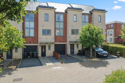 4 bed property, in Wellesley Corner, £425,000