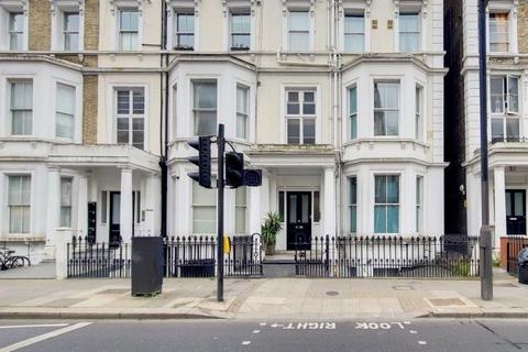 2 bed property, in Warwick Road, £950,000