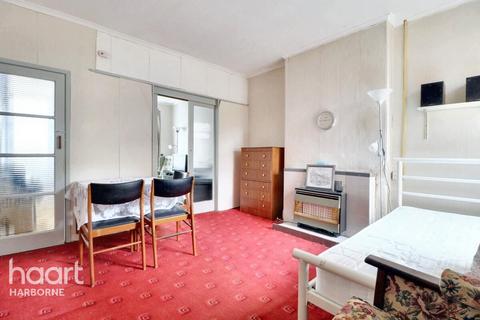 3 bed property, in Gristhorpe Road, £230,000