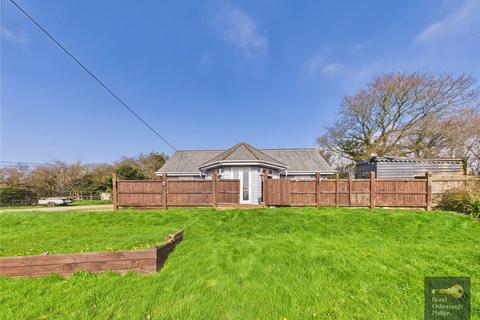 2 bed property, in Torrington, £450,000
