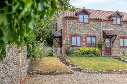 2 bed property, in Charming Chain Free Brick-and-Flint Coastal Cottage in Salthouse, £350,000