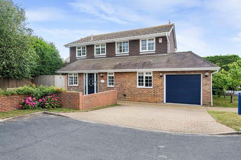 4 bed property, in Rustic Park, £575,000