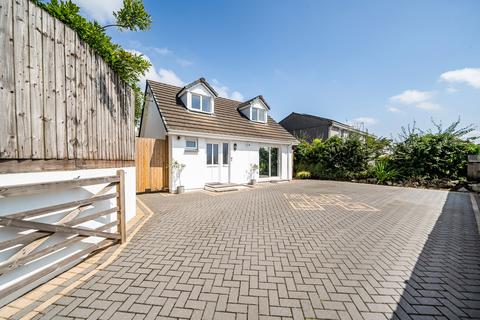 3 bed property, in Lower Glen Park, £260,000