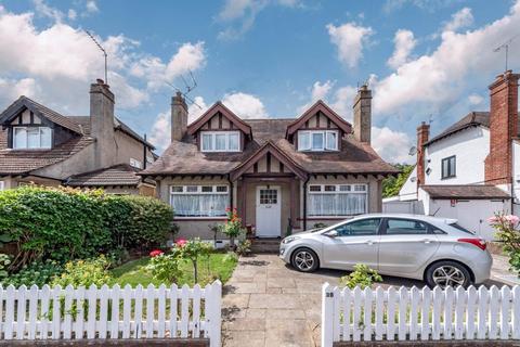 4 bed property, in Connaught Road, £1,275,000