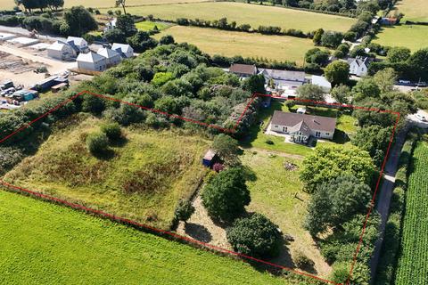 4 bed property, in East Taphouse, £650,000