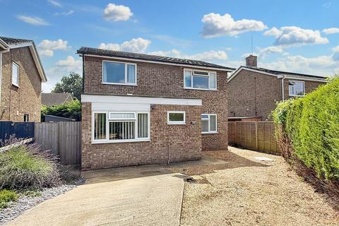 4 bed property, in River Close, £300,000