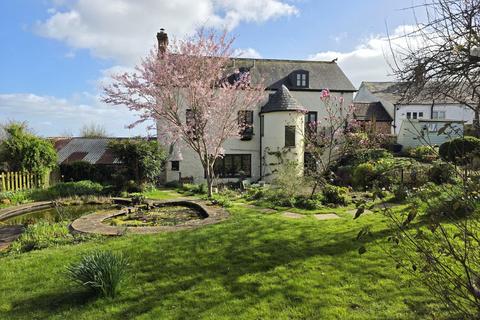 4 bed property, in Lane Past Ridgeway Farm, £650,000