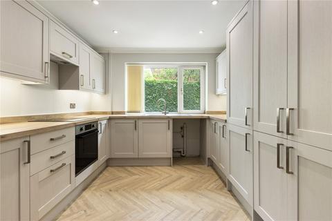3 bed property, in Greenway, £245,000