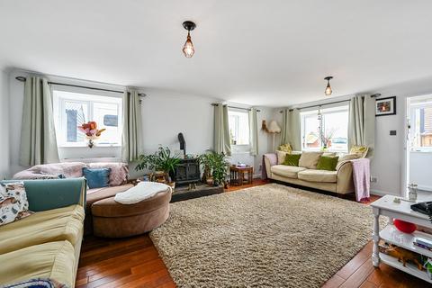 4 bed property, in Dungeness Road, £550,000