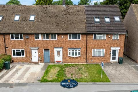3 bed property, in Sir Henry Parkes Road, £250,000