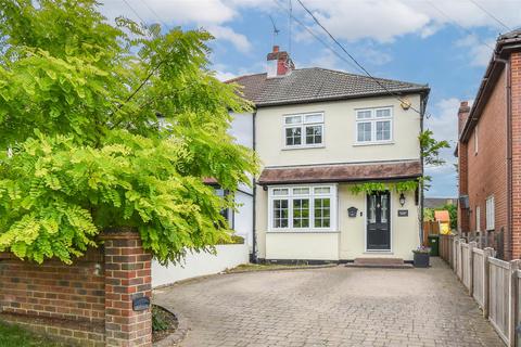 3 bed property, in Wyatts Green Road, £588,000