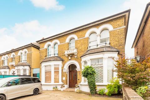 6 bed property, in Brigstock Road, £850,000