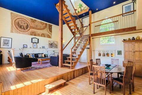 4 bed property, in Barnstaple Hill, £525,000